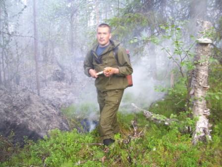 десантник-пожарный Марков Денис на ликвидации лесного пожара